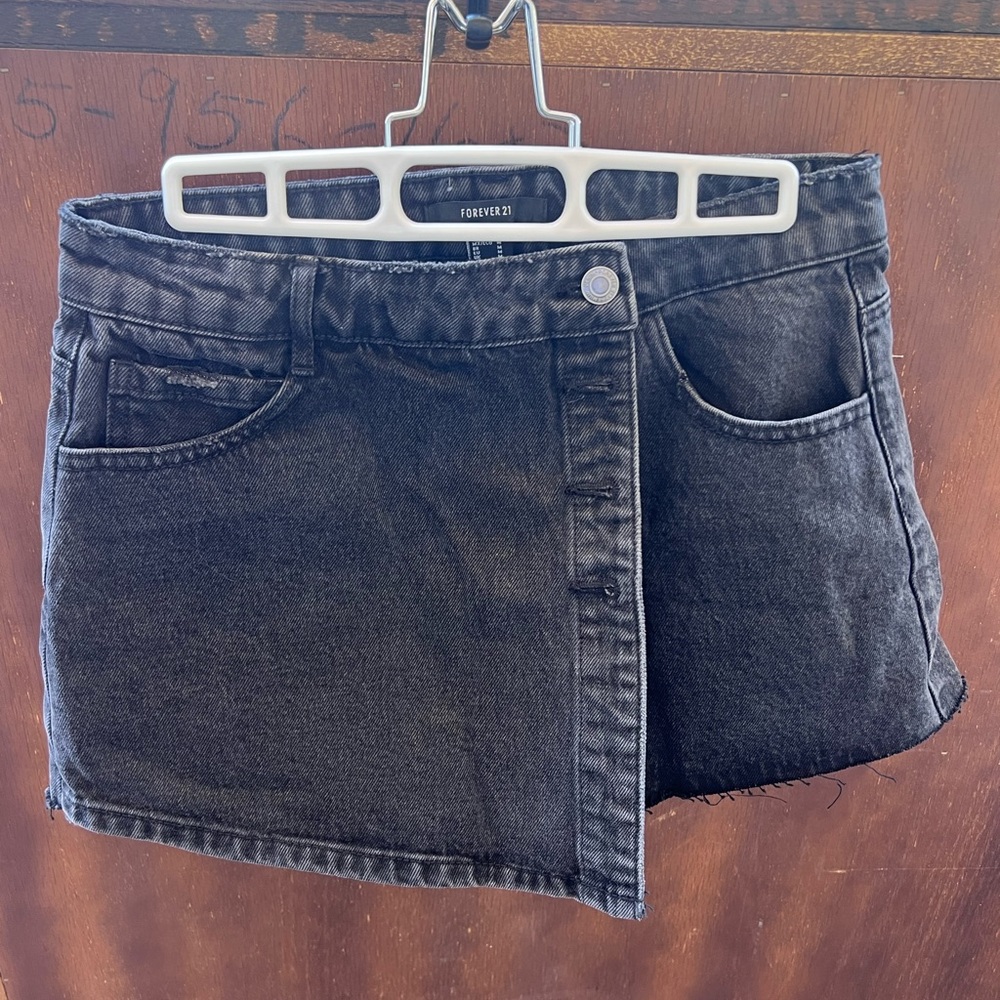 Forever 21 black denim skort